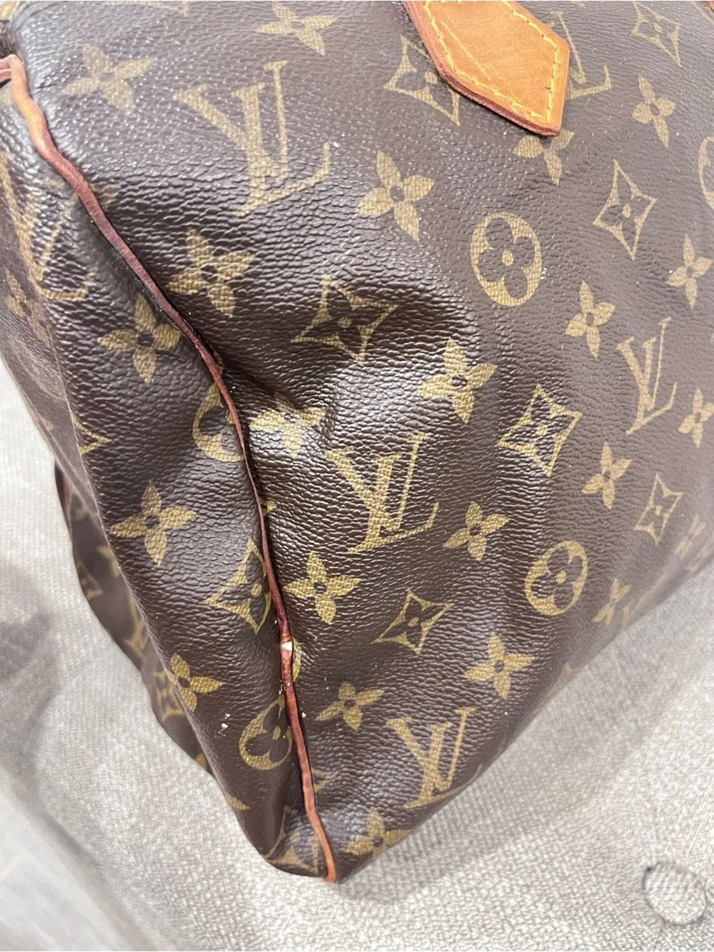LOUIS VUITTON MONOGRAM SPEEDY 30 BAG.